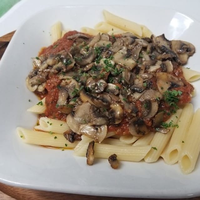 Pasta with Mushrooms in Olive Oil - Tray for 10 people.