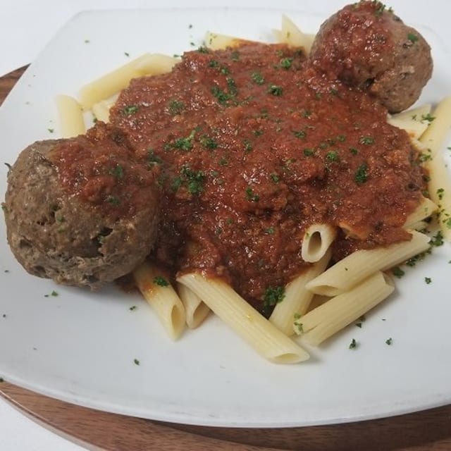 Pasta with Meatballs & Meat Sauce - Tray for 10 people.